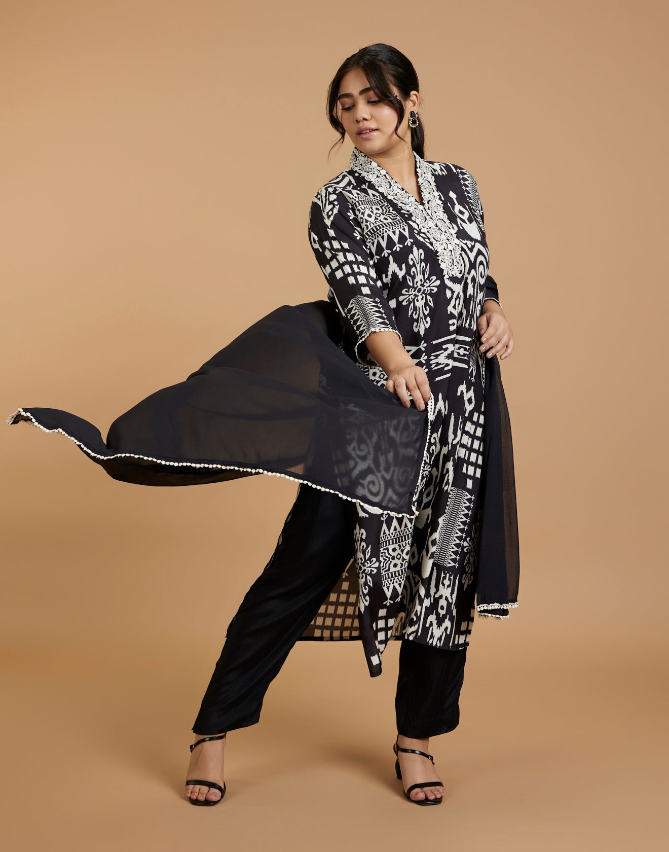 Black And White Abstract Printed V Neck Kurta Set