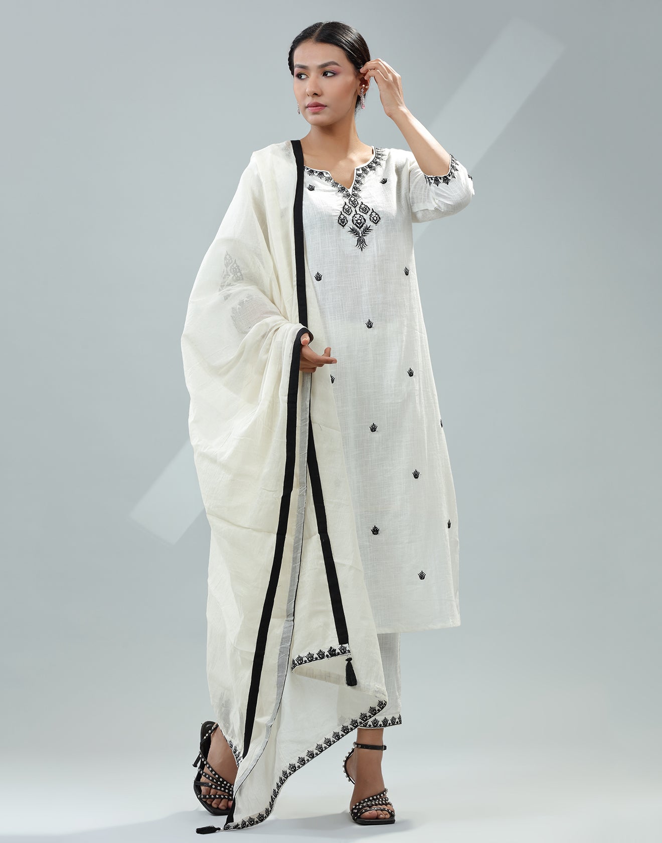 Daisy White Embellished Linen Kurta Set – Roopkala