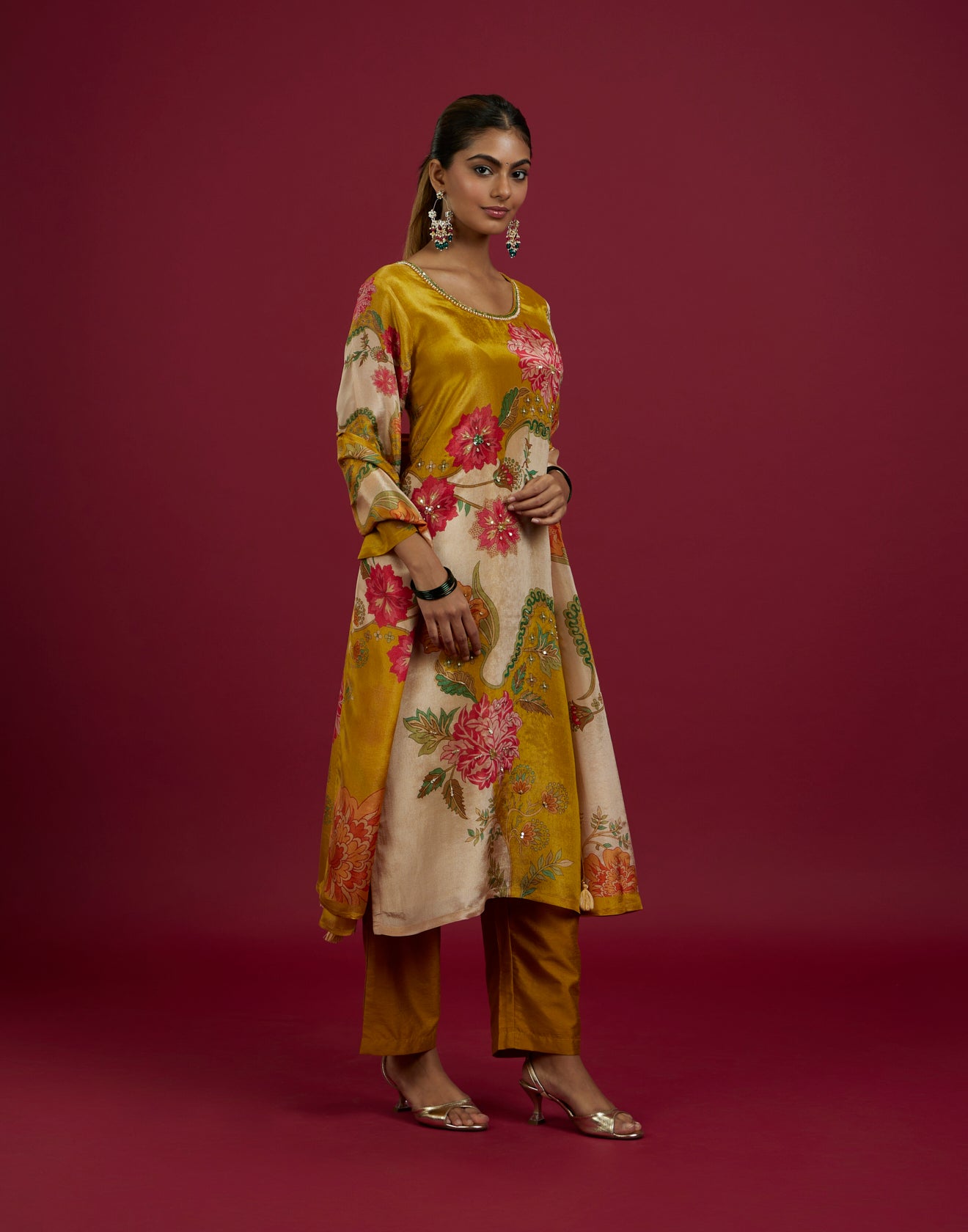 Sun Rays Hue Floral Printed Festive Kurta Set