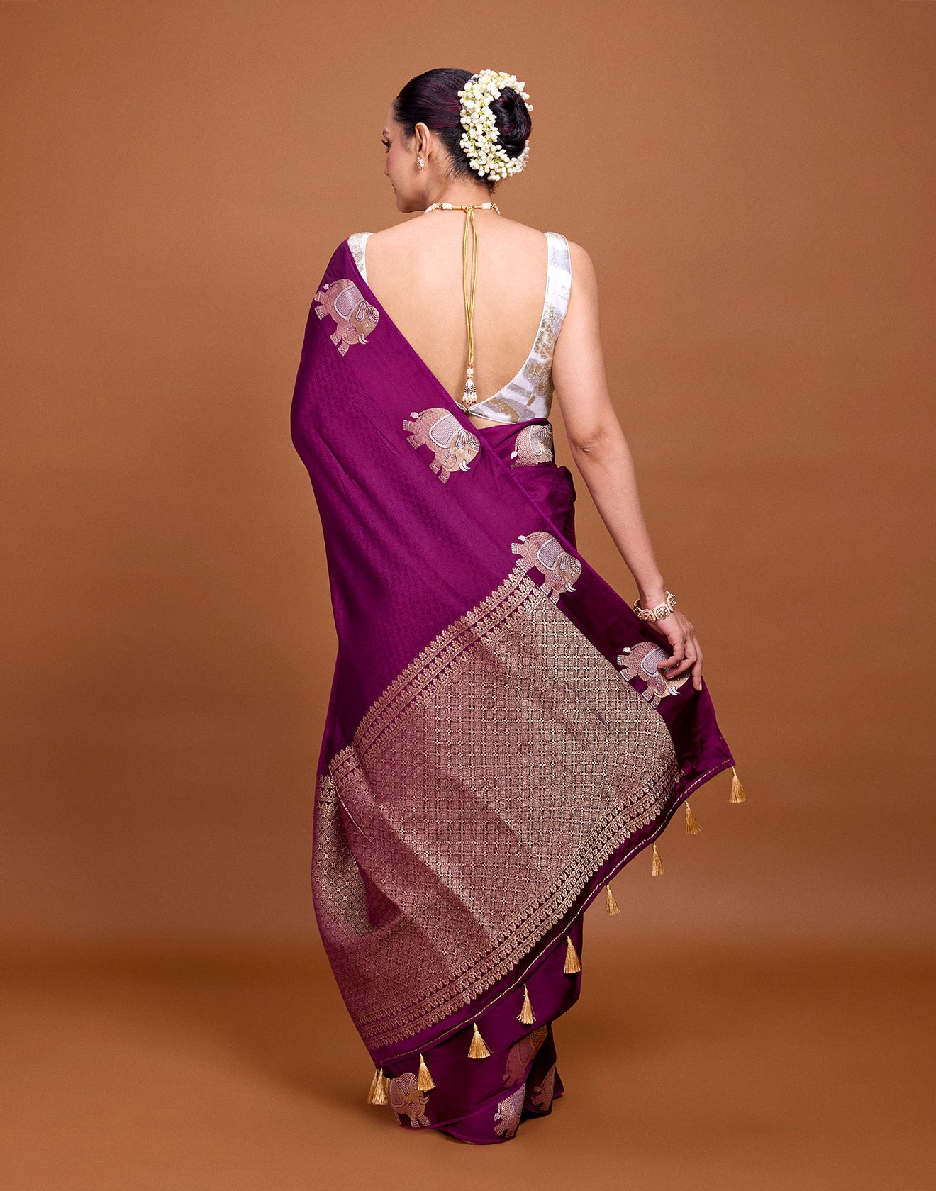 Traditional Aster Jacquard Silk Saree With Haati Border