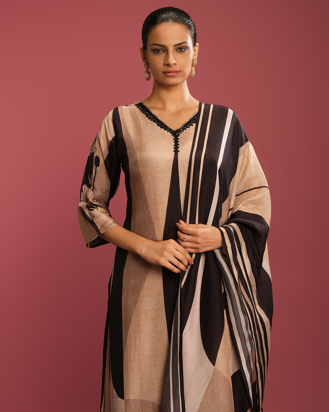 Black & Golden Beige Abstract Printed Blended Silk Kurta Set