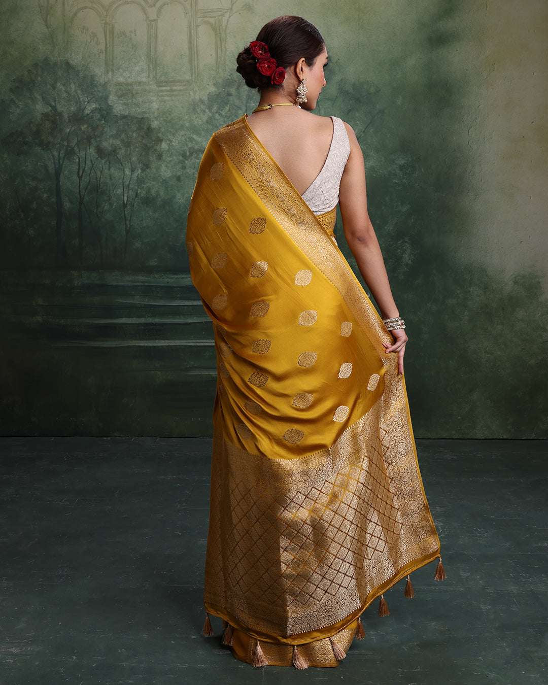 Genda Phool Dola Silk Saree With Unstitched Blouse Fabric