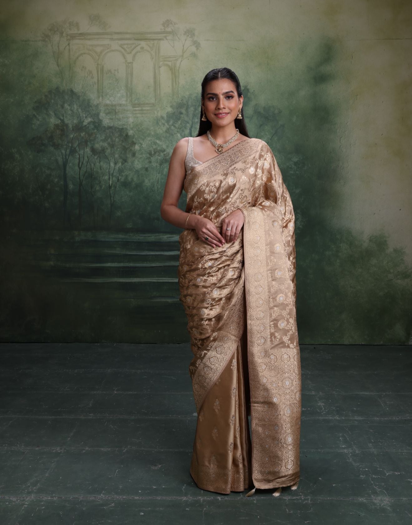 Kundan Elegnace Banarasi Dola Silk Saree With Unstitched Blouse Fabric