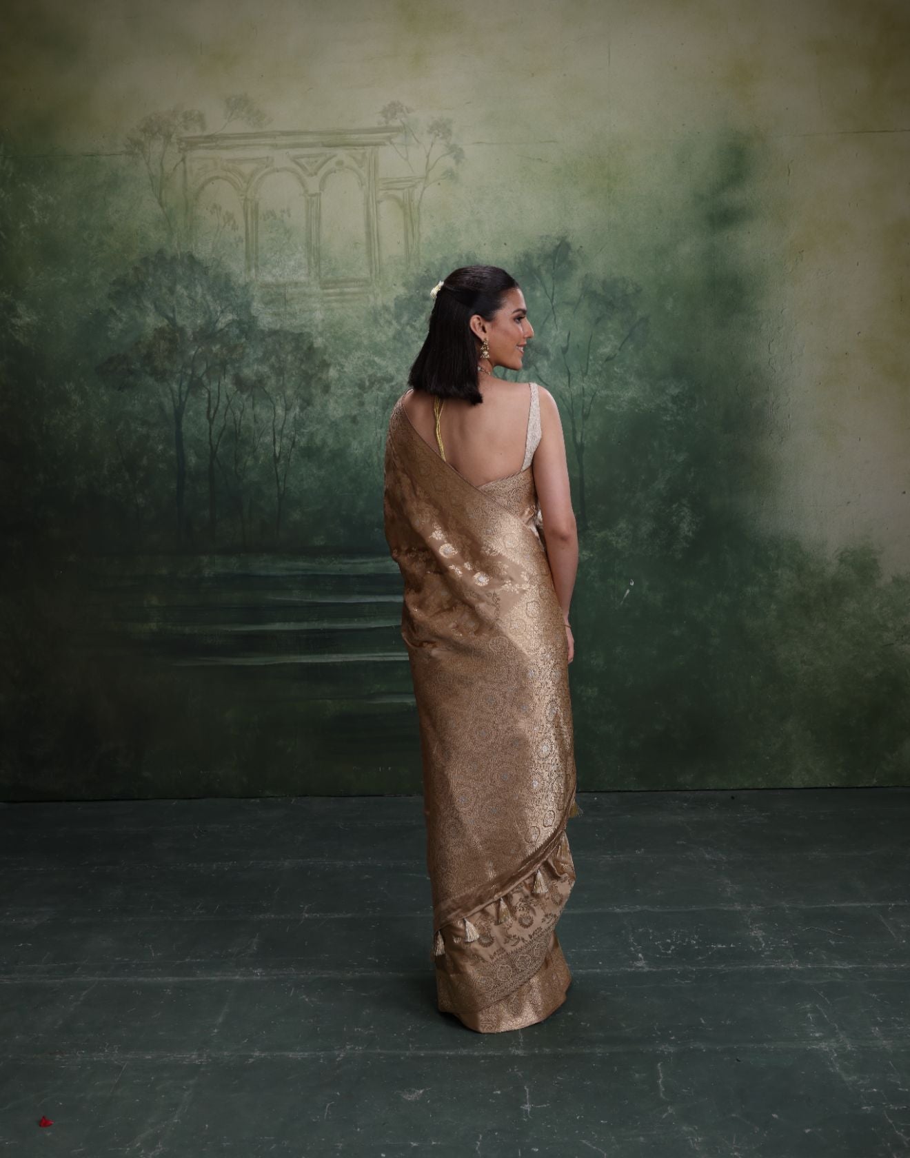 Kundan Elegnace Banarasi Dola Silk Saree With Unstitched Blouse Fabric