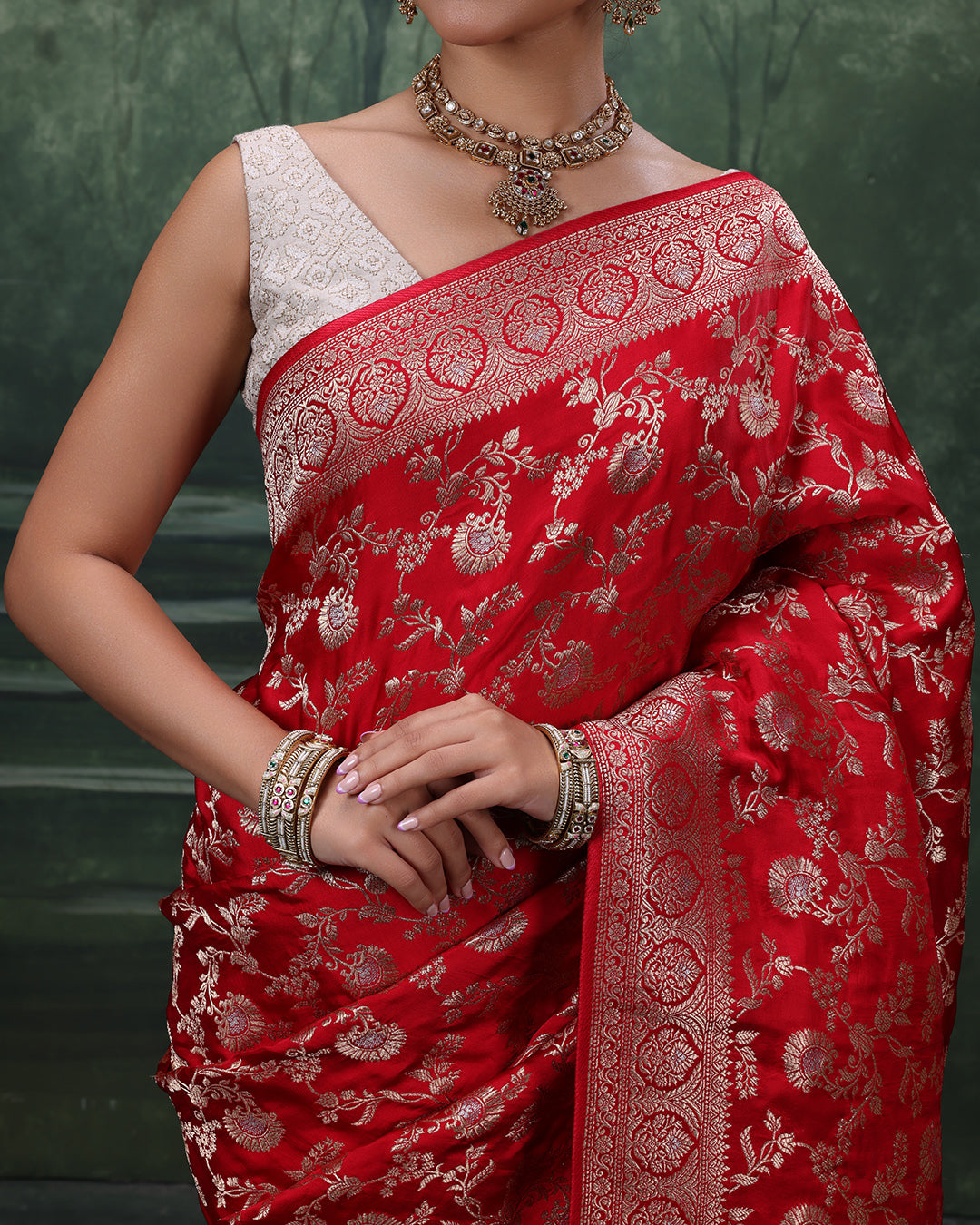 Noor-e-Banaras Dola Silk Saree With Unstitched Blouse Fabric