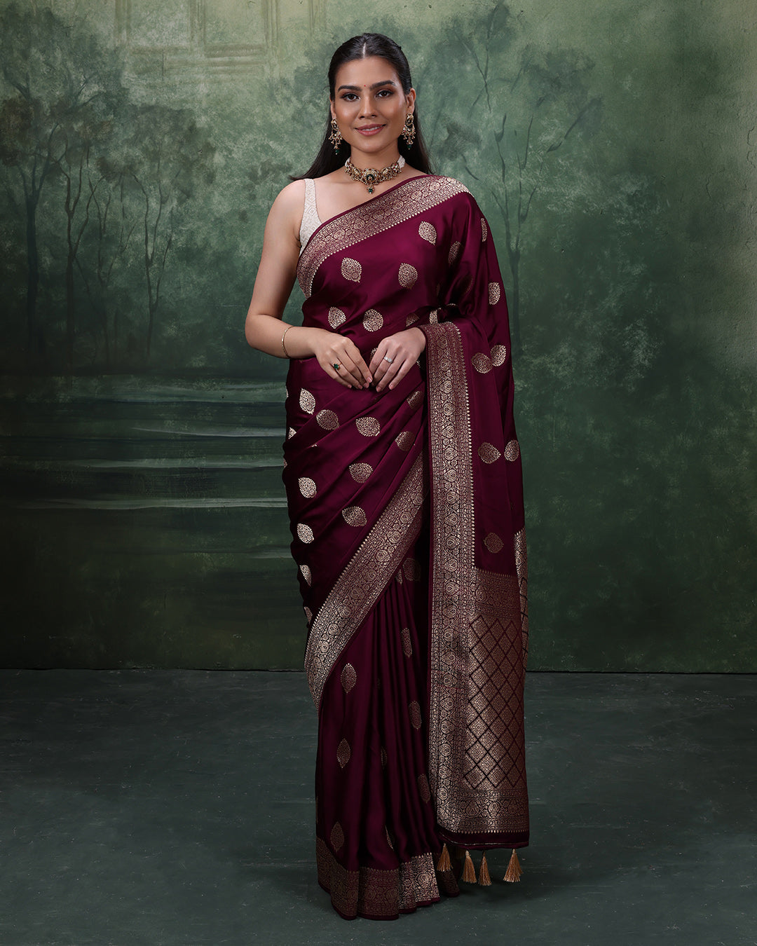 Sangria Plum Dola Silk Saree WIth Unstitched Blouse Fabric