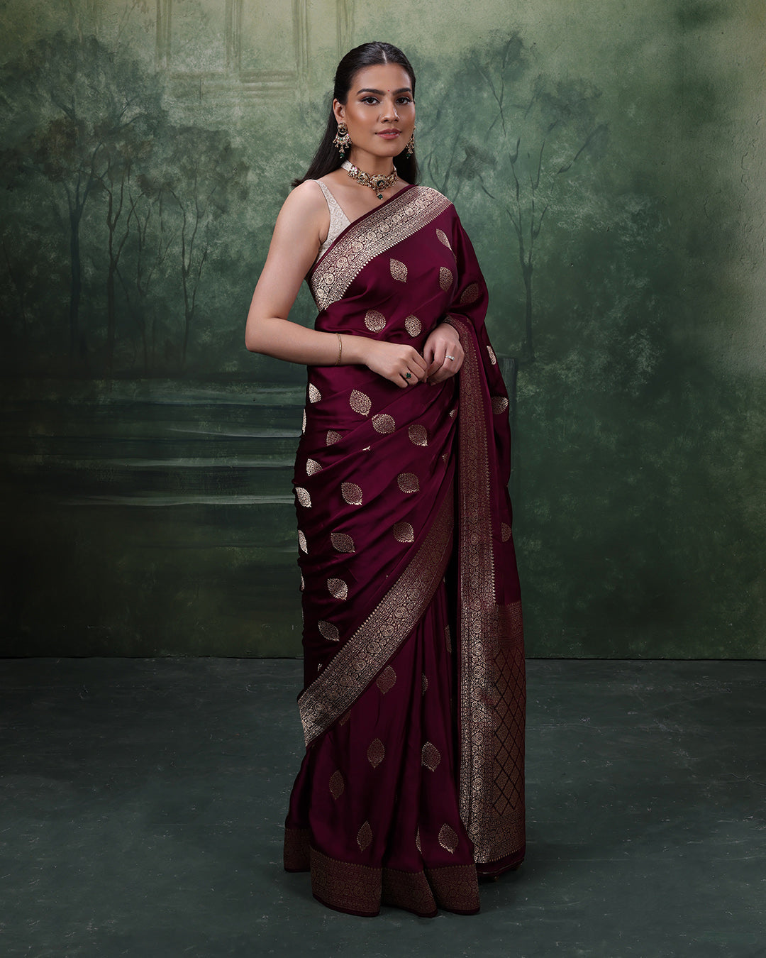 Sangria Plum Dola Silk Saree WIth Unstitched Blouse Fabric